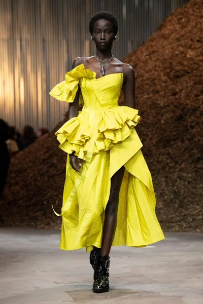 Look 5